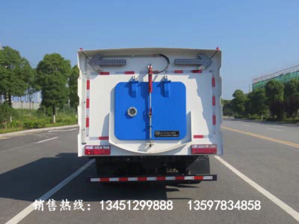 东风多利卡扫路车（国六）